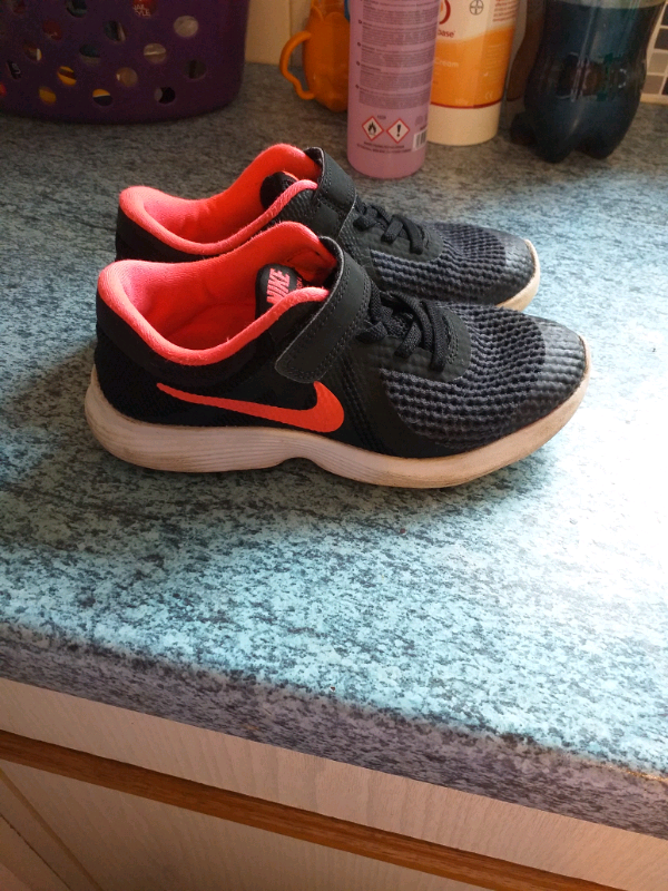 girls size 1 nike trainers